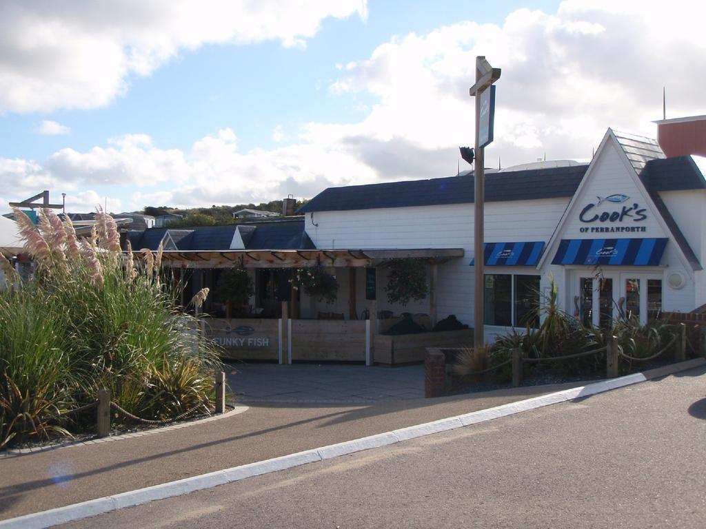 Holidays At Perran Sands Holiday Park Perranporth Extérieur photo